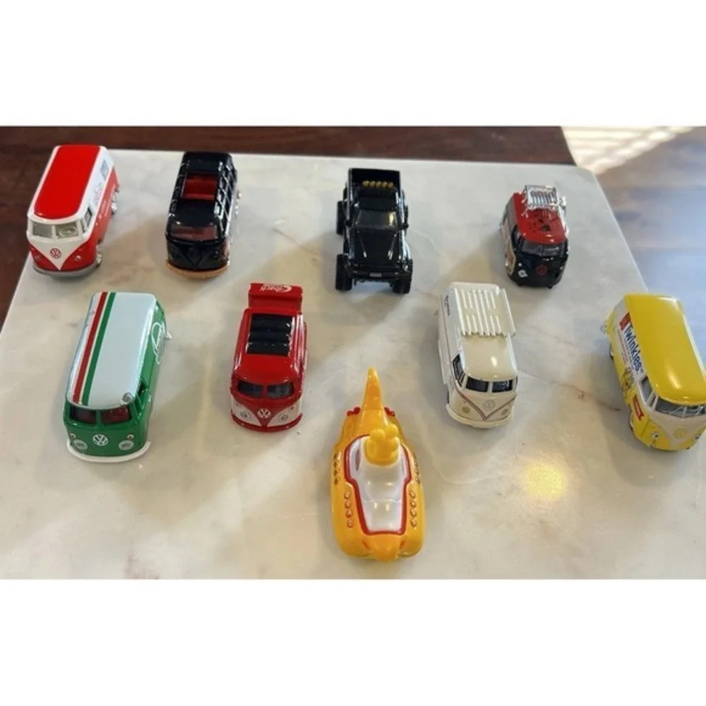 9 Assorted Die Cast Collectables - Mattel,‎ Hot wheels, Greenlight & more